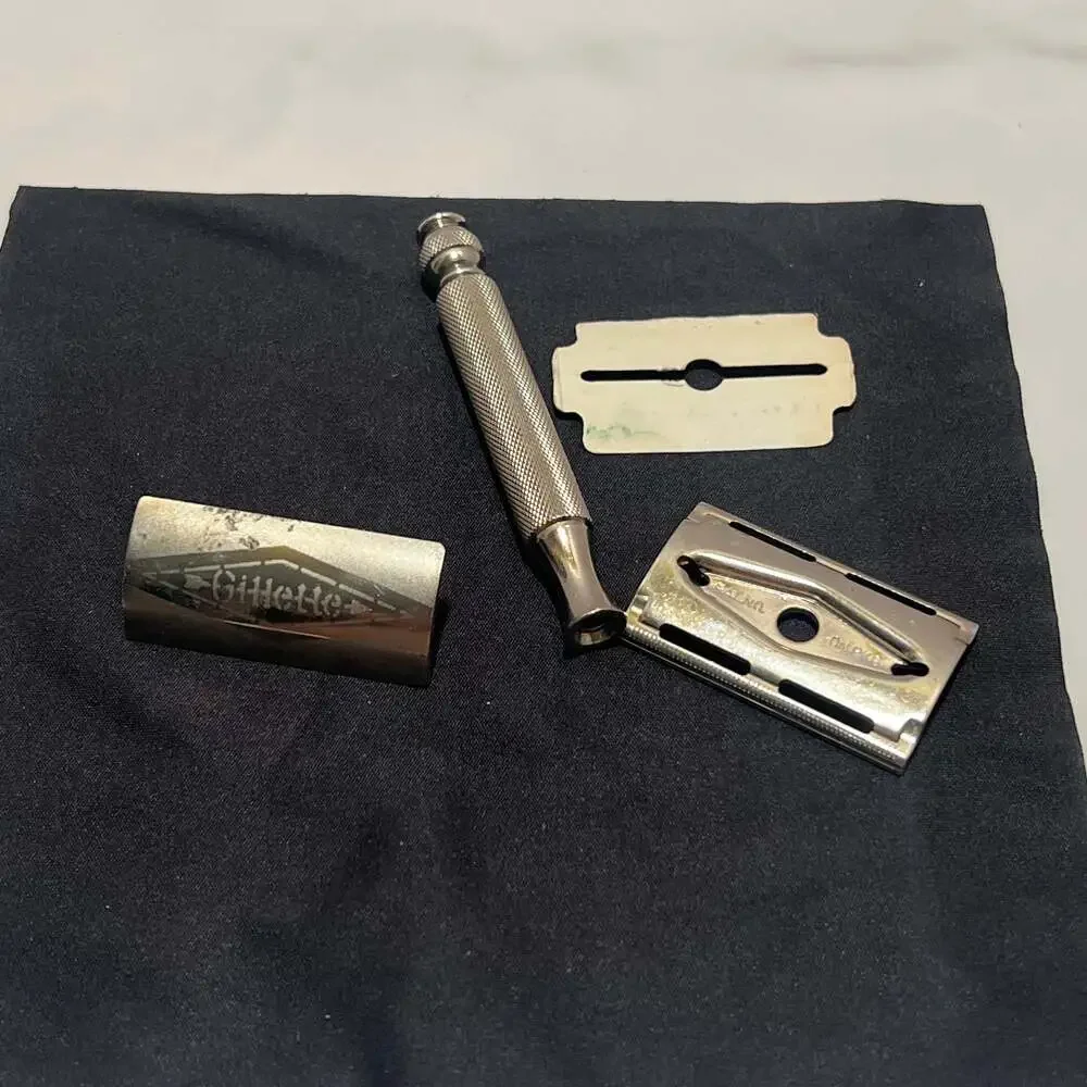 Vintage Double Edge Safety Razor with Silver Star Blades